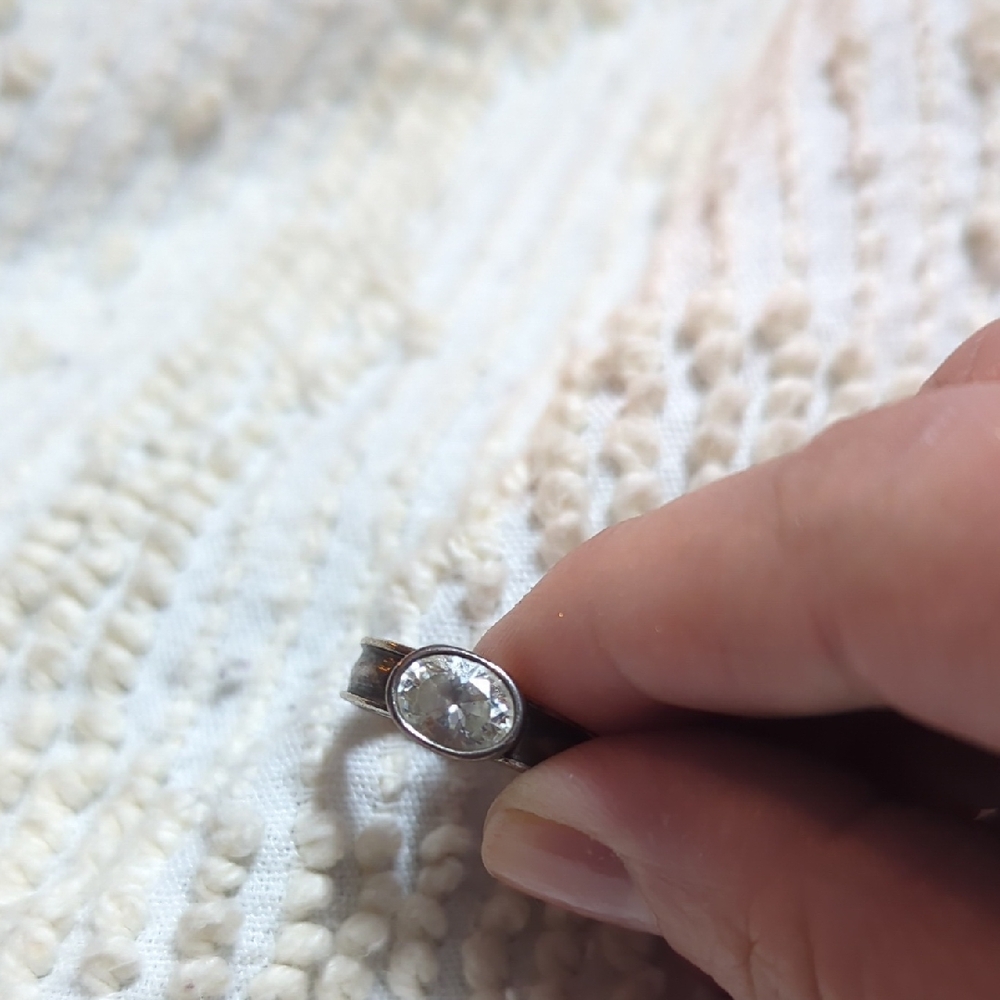 Elegant Silver Ring with Cubic Zirconia Gemstone Size 6